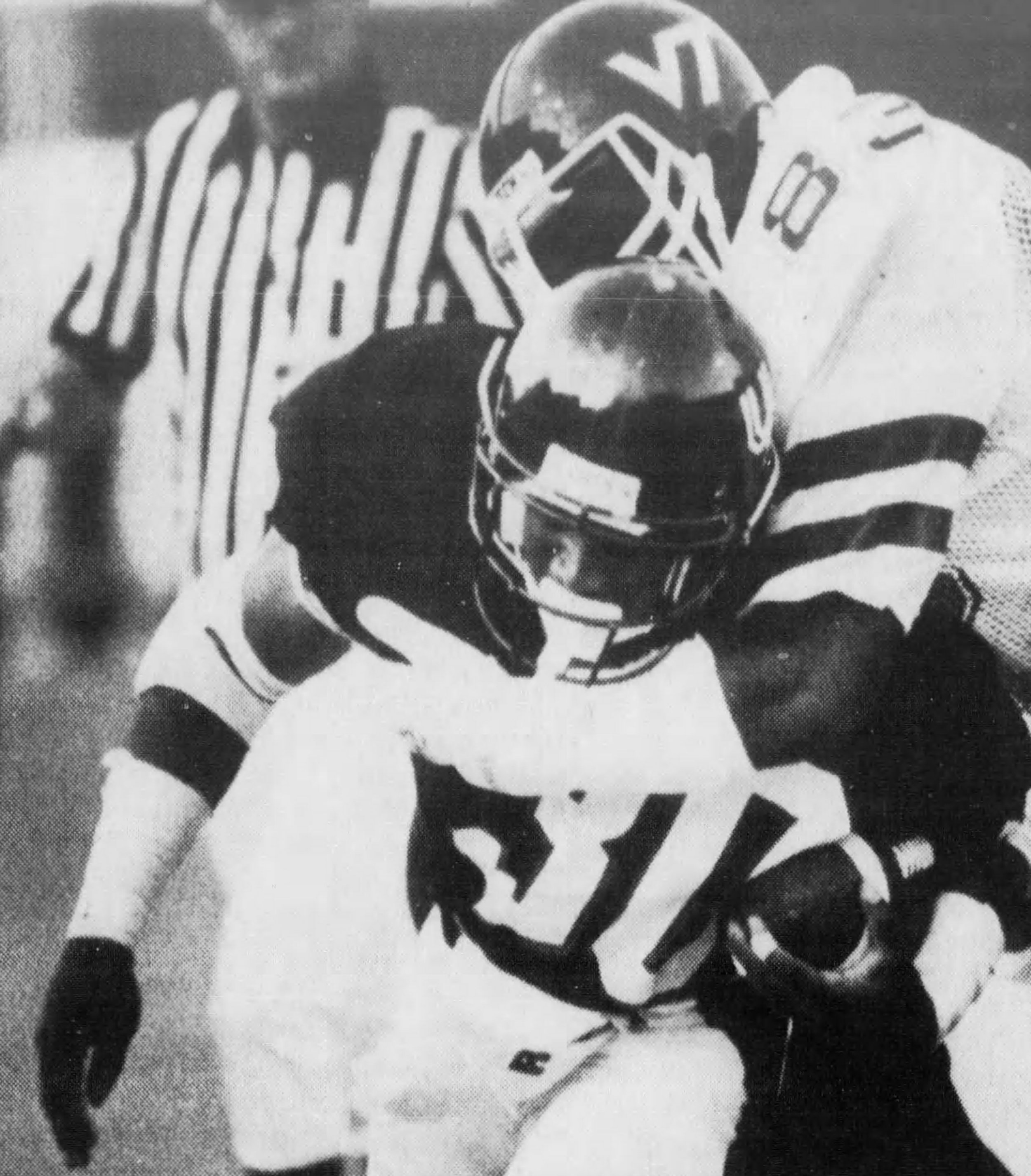  Cincinnati RB Reggie Taylor gets tackled by a VT defender. [Cincinnati Enquirer] 
